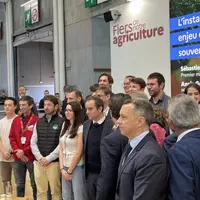 Le Premier ministre Sébastien Lecornu et les intervenants de la table ronde sur l’installation des agriculteurs, organisée ce jeudi 26 février au salo