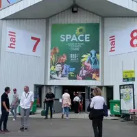 Entrée des Halls 7 et 8 du Space à Rennes en septembre 2023