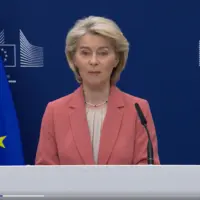 Ursula Von der Leyen, présidente de la Commission européenne, ce 27 février devant la presse.