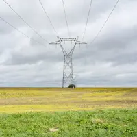 pylone électique dans des champs