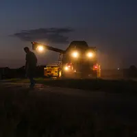 Moisson dans l’Indre de nuit le 7 juillet 2022