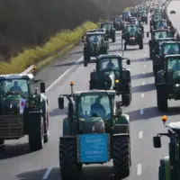 Convoi de tracteurs sur l'A10 à proximité d'Allainville (78) en direction de Paris pour manifester le 26 janvier 2024 à l'appel de la FNSEA et JA Ile-