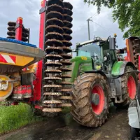 Machine agricole d’une ETA en pleine recharge de GNR
