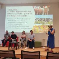 De gauche à droite, Mathieu Désolé, agroéconomiste chez Itavi; Anaël Roussel, chargé de mission au Clipp, Marie-André Luherne, éleveuse de vaches lait