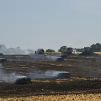 Feu de champs pendant la moisson