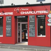 façade d'une boucherie charcuterie en zone