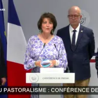 Les rapporteurs Jean-Marc Boyer (Les Républicains), Yves Bleunven (Centriste) et Lucien Stanzione (Socialiste) le 3 juin en conférence de presse au Sé