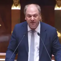 Julien Brugerolles, député du Puy-de-Dôme devant l’Assemblée nationale