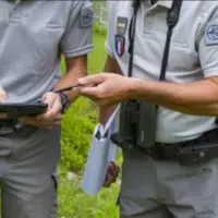 deux agents de l'OFB en exdrcice mais on ne voit pas leur visage