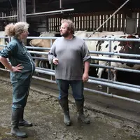 Femme enceinte sur une exploitation agricole en congés de maternité qui nécessite un service de remplacement.