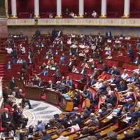 Les députés à l'Assemblée nationale dans la nuit du 20 au 21 juillet votant sur le compromis sur le projet de loi d'urgence agricole.