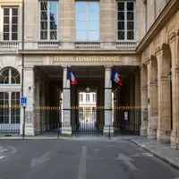 Vue du bâtiment du conseil constitutionnel à Paris