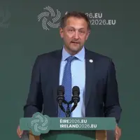 Le commissaire européen à l’Agriculture Christophe Hansen en conférence de presse ce 8 septembre à Dublin.