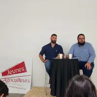 Loïc Scalabrino, secrétaire général des Jeunes agriculteurs et Jocelyn Dubost, président du syndicat lors de la conférence de presse des JA à Paris le