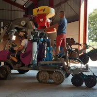 Semoir spécifique, monté sur un enjambeur, pour semer, en direct, 
les couverts végétaux entre rangs de vigne.