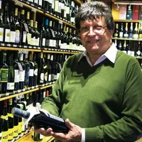 Dominique Fenouil, président fondateur du Repaire de Bacchus. “ Lorsqu’on boit du vin, il faut boire de l’eau. Il ne doit pas y avoir une table sans p