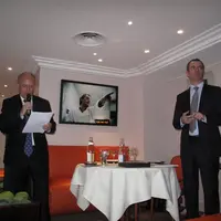 Georges Haushalter et Guy Gapenne annoncent une offensive des vins de bordeaux sur la distribution française.