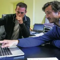 Fabrice Darmaillacq et Sébastien Payen, respectivement directeur technique de l’Ostal Cazes, et de Fruition Sciences, analysent les courbes de déficit