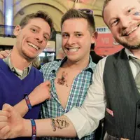 Wine Riot veut révolutionner le wine tasting et propose même à ses 
visiteurs de se faire tatouer.