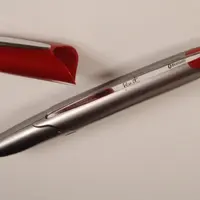 Le stylo syriel est muni d’une mini-caméra infrarouge qui enregistre par géo-référencement les notes données par le dégustateur sur un formulaire spéc