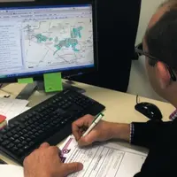 Xavier BUFFO, directeur 
technique et d’exploitation au Château de La Rivière, 
utilise l’atlas environnemental 
qui lui sert aussi à réaliser 
so