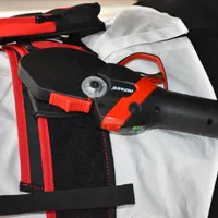 Le sécateur Infaco F3020 dispose d'un rangement à la ceinture.
