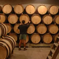 L’abaissement du plafond de la DPI a 15 000 euros remet en question la capacité du vigneron a financé un stock important et à rotation lente.
