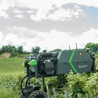 D'un poids de 1,3 t, le robot Traxx est compact pour manœuvrer facilement dans des bouts de rangs.