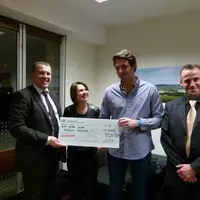 Premier lauréat viticulteur de la bourse Nuffield, Thibaud Brocard s'est vu remettre un chèque de 10000 euros.