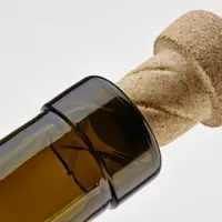 Le bouchon et la bouteille filetée Helix