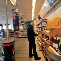 Les supermarchés écoulent leur stocks, les négociants aussi, du coup des commandes à la production sont limitées.