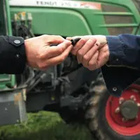 Investir dans un tracteur ou une machine à vendanger est parfois inapproprié, si le nombre d’heures d’utilisation dans l’année est trop faible. Invest