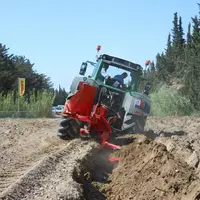 La charrue quart de tour grande profondeur permet d’enfouir plus profondément les nématodes.