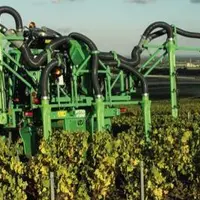 La géométrie variable facilite les manoeuvres en bout de parcelle avec des rampes face-par-face.