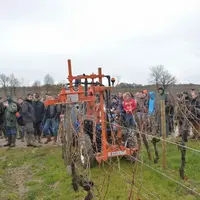 Environ 300 visiteurs et une centaine d'élèves se sont pressés pour découvrir le matériel de dépalissage et de récupération des sarments.