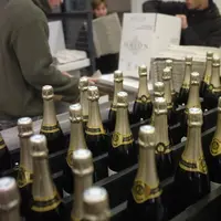 « LE CHAMPAGNE EST UN PRODUIT UNIQUE ET
EXCEPTIONNEL mais sa bouteille est loin de l’être. »