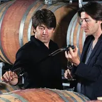 Les frères Lavau, Benoît et Frédéric, 
s’approvisionnent en Vallée du Rhône 
méridionale et en Languedoc.