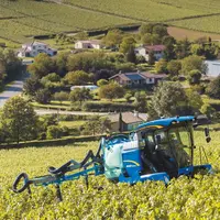 Le système Rav Connect ajuste automatiquement le débit dans chaque descente à l’interrang (0,90 à 1,10 m), de manière à conserver le bon litrage à l’h