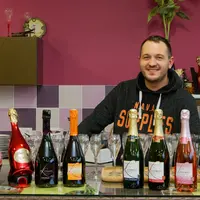 Jérémy Lecomte n'a plus à se soucier des ventes en ligne, et peut consacrer plus de temps au caveau.