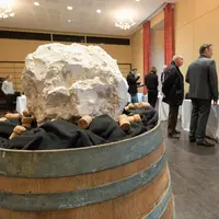 Comment parler de son savoir-faire en respectant le cadre de la loi Évin ? Le terroir reste une idée incontournable : ici, le groupe de producteurs ch