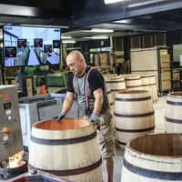 Chez Brive Tonneliers, en Corrèze, quatre postes de bousinage sont équipés d'un capteur pour suivre en direct les montées en température. Les courbes
