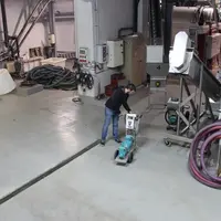 Résines époxydiques ou tuyaux en PVC, les équipements de chai, ici celui de la cave de Saint-Roch-les-Vignes dans le Var, sont nombreux à contenir des