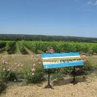 La table panoramique offre une vue dégagée sur la Vallée de Savennières. © J. Gravé