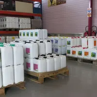 La filière viticole recycle à 80 % ses emballages plastiques mais seulement à 30 % les boites et sacs de soufre et de cuivre. © C. de Nadaillac