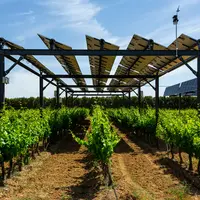 L'agrivoltaïsme dynamique consiste à laisser passer le soleil dès lors que la culture en a besoin, et faire de l'ombre tout en produisant de l'électri