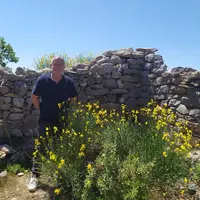 Pour Rémy Soulié, le bio c'est aussi prendre soin du patrimoine culturel et paysager. Il prévoit de retaper cette chapelle en ruine, située à quelques