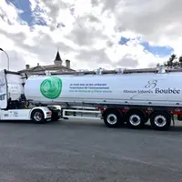 Lorsqu'il alimente des camions transportant du vin ou des alcools viniques, l'ED95 contribue à limiter l'empreinte carbone de la filière. © Raisinor F