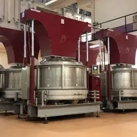 L’union de producteurs (UDP) de Saint-Émilion, adepte de la vinification séparée, est équipée de huit pressoirs verticaux JLB20 afin d'élaborer ses no