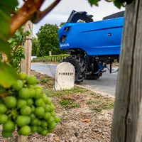 La réglementation devra évoluer pour pouvoir faire circuler sur les chemins publics.  © Vitibot