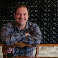Bernard Duseigneur, vigneron à Chateauneuf-du-Pape et Lirac, a appris l’existence du dispositif de « réméré » repris par la Safer Paca en lisant la le